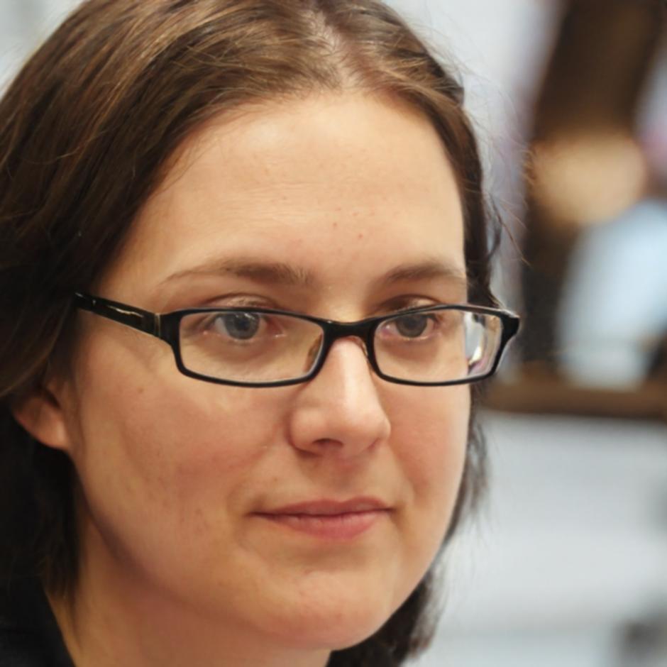 Portrait de Marie Dubois, experte en pédagogie financière